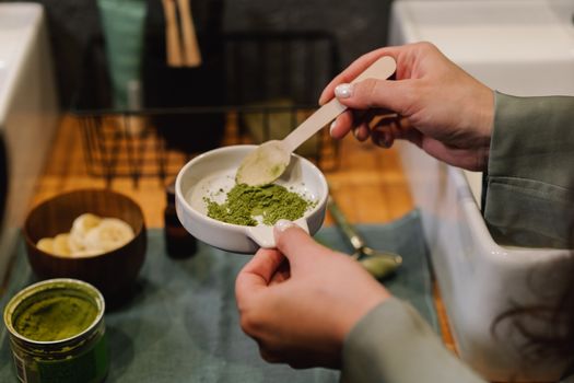 7 Klíčových Ingrediencí, Kterým by se měla Mastná Pleť Vyhnout